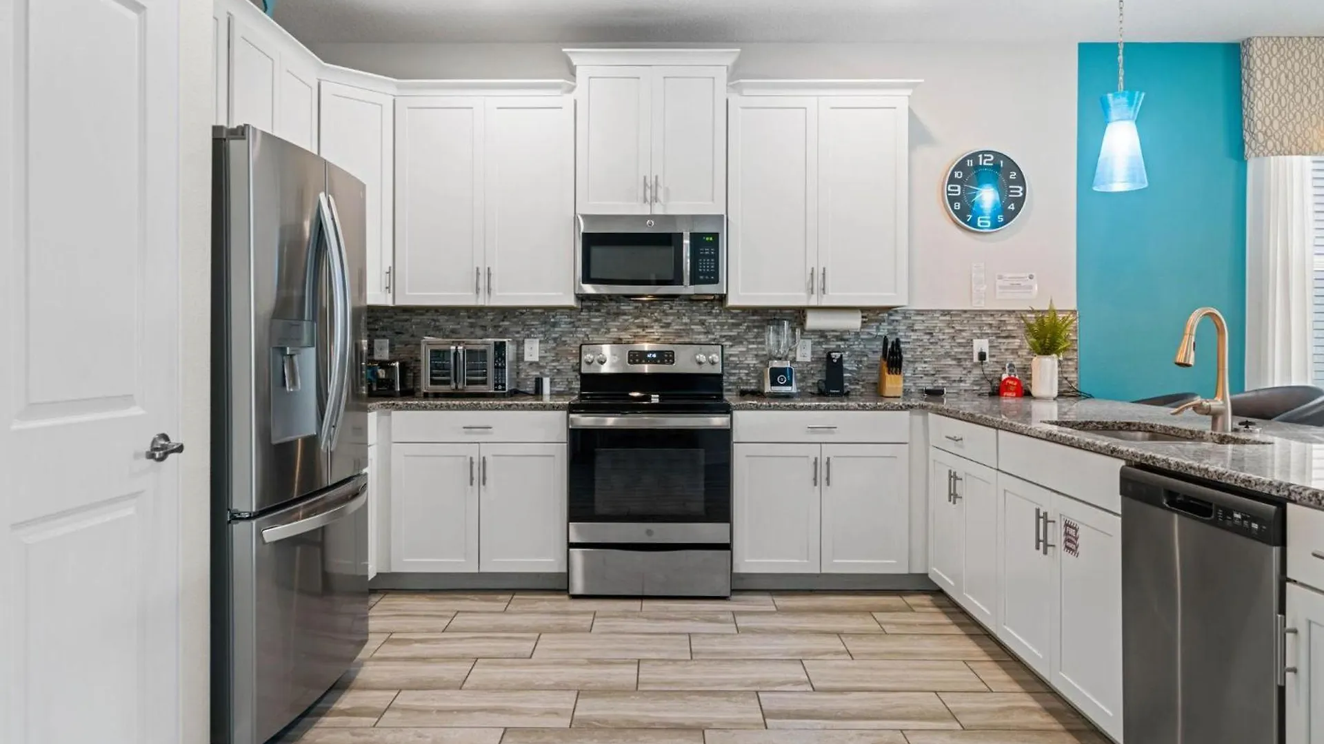 Bright 8 Bdrm Villa With Theater In Champions Gate Davenport